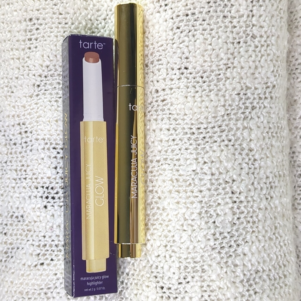 tarte Maracuja Juicy Glow Stick Highlighter in Bronze Glow, 2g/0.07fl oz - Picture 2 of 12